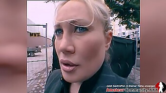 Deutsche Milf Bekommt Einen Deepthroat Und Einen Guten Fick