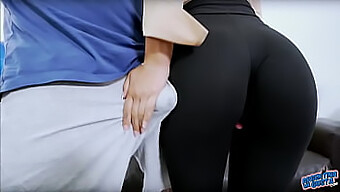 Yoga Pants And Cameltoe: A Match Made In Booty Heaven