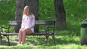 Najstnica (18+) Vzame Velik Kurac Analni Dildo Za Vožnjo