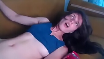 Orgasmo Intenso De Uma Garota Emo Na Webcam