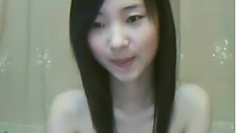 Delgada Chica China Se Masturba En La Webcam