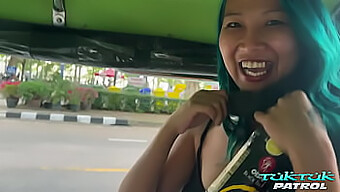 Kemahiran Blowjob Gadis Thai Ini Dipamerkan Sepenuhnya Dalam Video Ini.