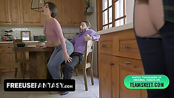 تتوفر كسس ابنة الزوجة والزوجة لممارسة الجنس في أي وقت