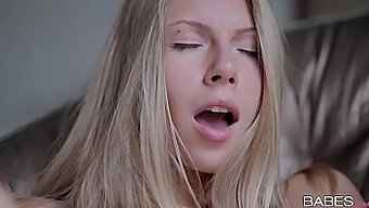 Angelicas Sensuelle Berøring I Denne Xxx-Filmen