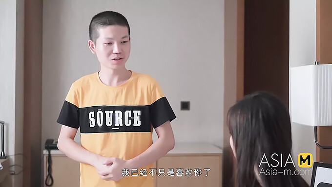 Une Adolescente Chinoise De Plus De 18 Ans Donne Une Performance Orale Incroyable