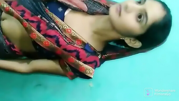 Remaja India (18+) Mengalami Deepthroat Dan Creampie Dari Zakar Besar