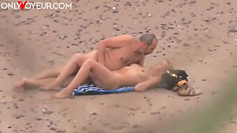 Sexo Público Con Una Madura Tetona En La Playa