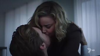 Frumusețea Australiană Cu Sânii Mari Abbie Cornish Într-O Scenă Fierbinte De Sărutări