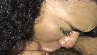 Si Cantik Latina Memberikan Blowjob Pada Kontol Hitam Besar