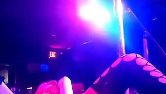 Stripper Amateur Americana Muestra Sus Largas Piernas En Red