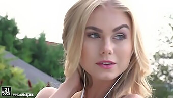 Regardez Une Superbe Blonde Chevaucher Une Grosse Bite Dans Cette Vidéo Chaude