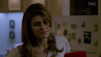 Alexandra Daddario'Nun Poposu Hbo Serisinde Yaramaz Hale Geliyor