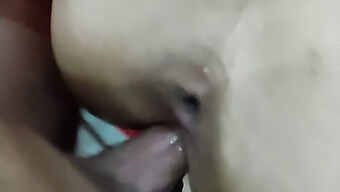 Una Chica Emo Morena De Gran Culo Experimenta Un Orgasmo Real En Un Video Amateur