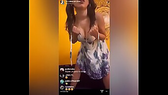 Une Amatrice Adolescente En Direct Sur Vk Avec Une Vidéo De Haute Qualité