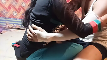 Indian Desi Bhabhi Adora Fazer Garganta Profunda E Ser Fodida