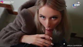 Pov Video Spontánneho Verejného Sexu S Blondínkou