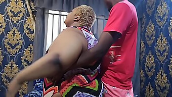 Büyük Popolu Milf, Africanchikito'Dan En Sevdiği Yarrağı Alıyor