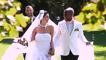 Casamento Interracial Leva A Uma Gozada De Um Pau Grande