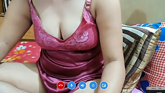 Mature Indian Auntie Gets Her Tight Pussy Fingered By Webcam