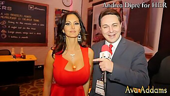 Italiensk Tenåring Ava Addams Viser Frem Eiendelene Sine I Denne Hd-Videoen