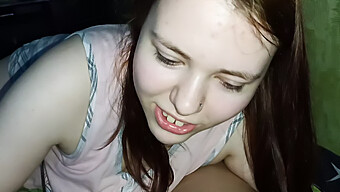 Russisches Amateurgirl Gibt Einen Deepthroat Blowjob